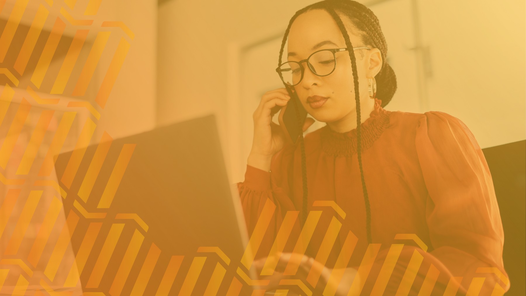 office woman using dynamic scheduling software to book a appointment